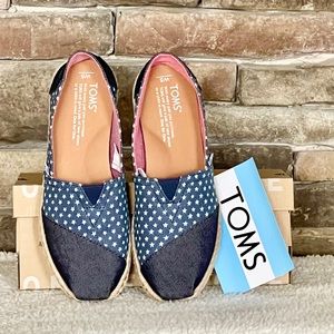 New✨TOMS Navy Denim Stars Classic Flats